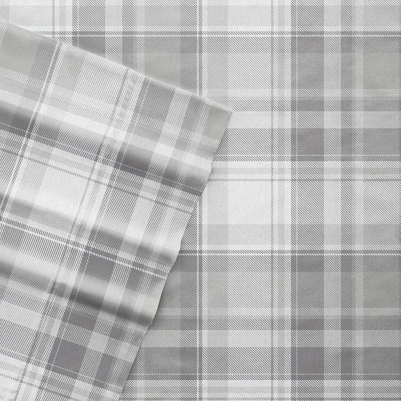 closeup of the Linens & Hutch Flannel Sheet Set
